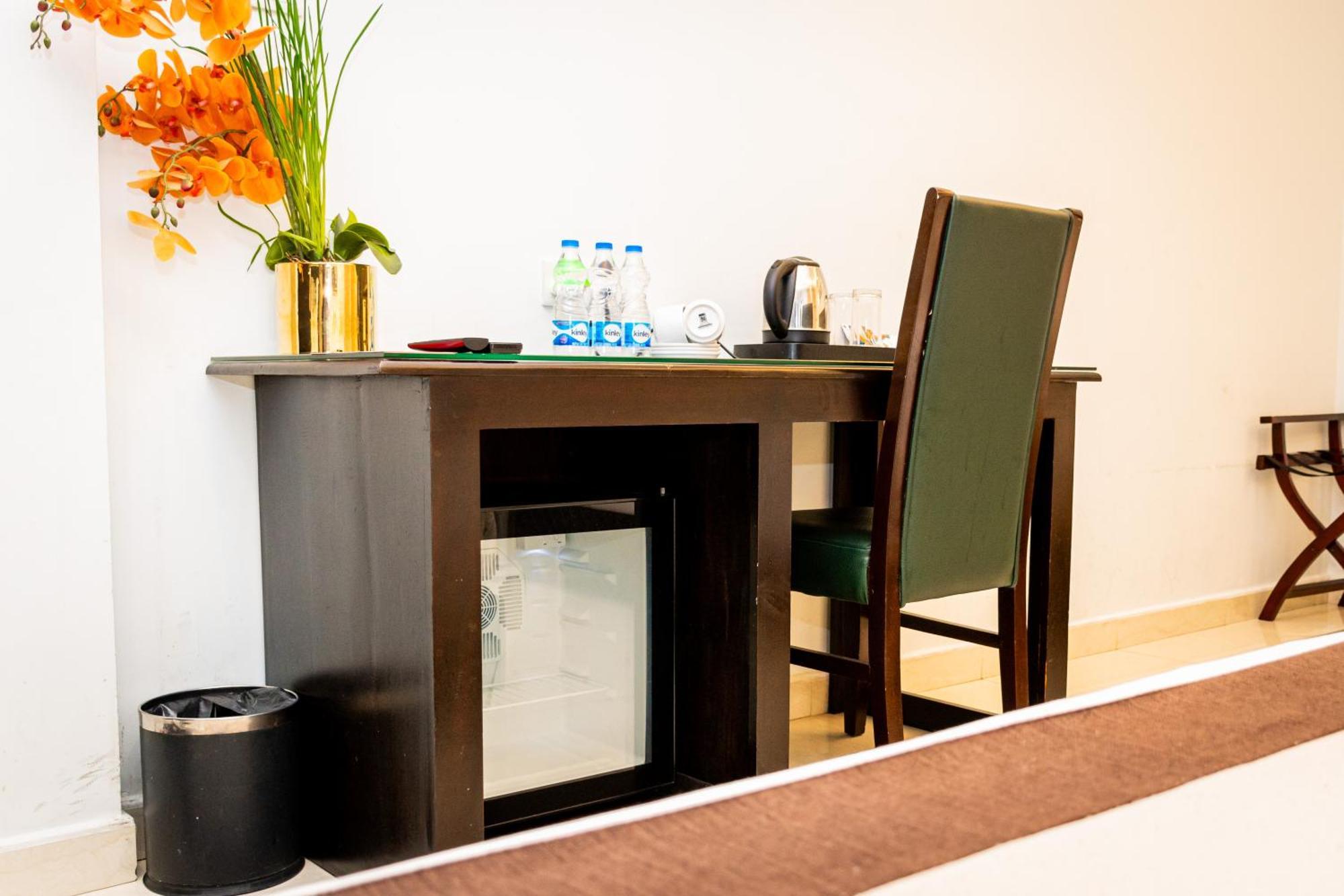 Viveka Hotel Colombo Kalubowila West ภายนอก รูปภาพ